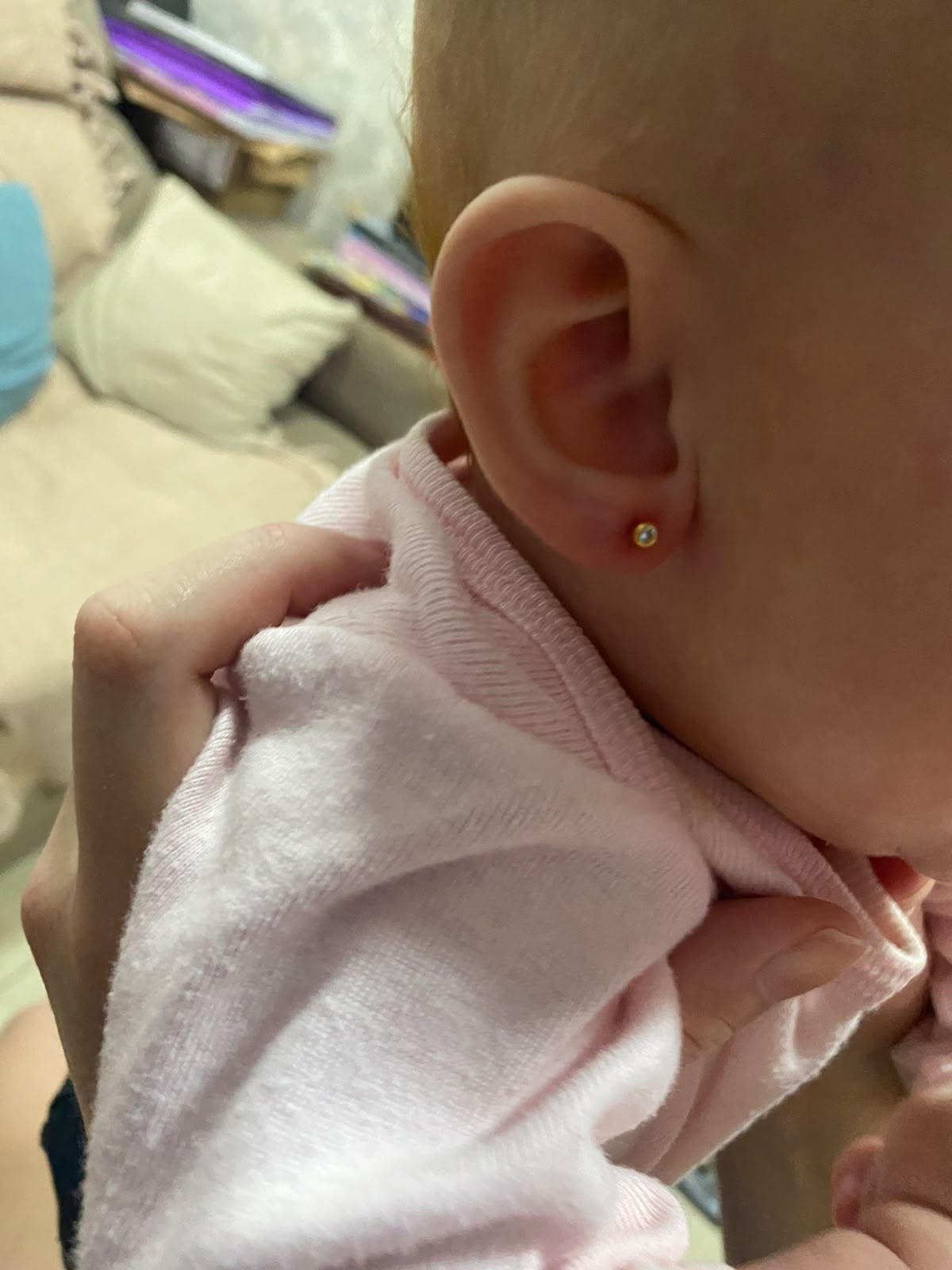 Furo de orelha humanizado — bebê