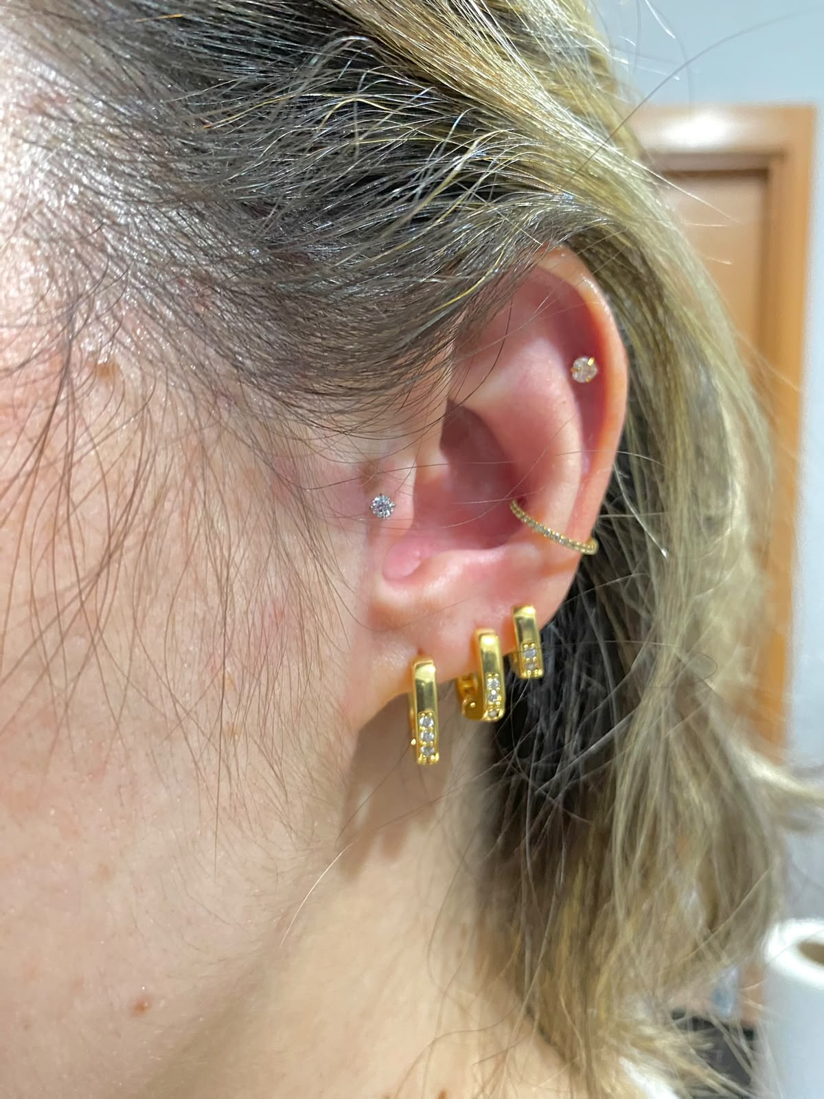 Piercing de orelha — adulto