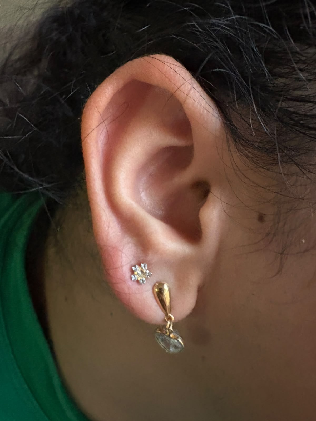 Piercing de orelha — adulto